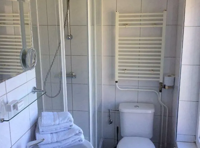 奥尔兰耶酒店 2* 法尔肯堡